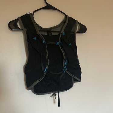 Black And Gray Running Vest With Blue Accents - Ul