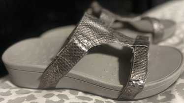 Vionic ~ Silver snakeskin print wedge sandals -Siz