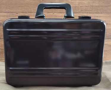 Zero halliburton attache case - Gem Zero halliburton attache case - Gem