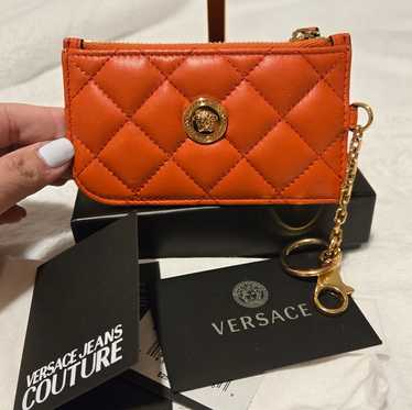 Versace★素敵！Orange Pebbled Leather Medusa Head Card Case Versace Women's Orange Leather Gold Medusa Head Card Case