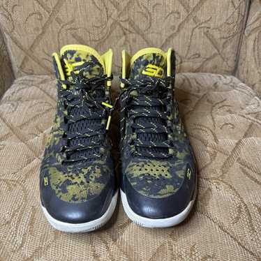 Size 11 - Under Armour Curry 1 Low Red - Gem