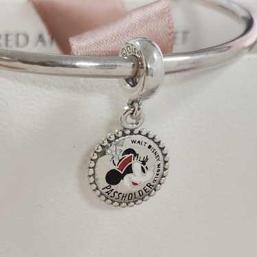 アクセサリー Pandora Disney Passholder 2021 Charm Rare Pandora Disney Parks exclusive Annual Pass Holder Club