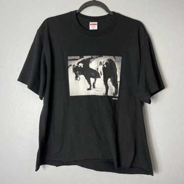 【本物保証 /関税・送料無料】Supreme Daido Moriyama Dog Tee 本物保証 /関税・送料無料】Supreme Daido Moriyama Dog Tee