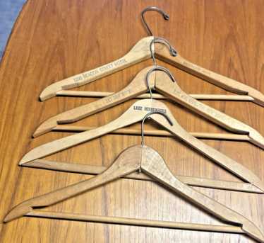 ビンテージ ハンガー アメリカ 木製 ホテルSTATLER HOTELS Vintage Embossed Wooden Hanger: Hotel, Hospital, Haberdasher