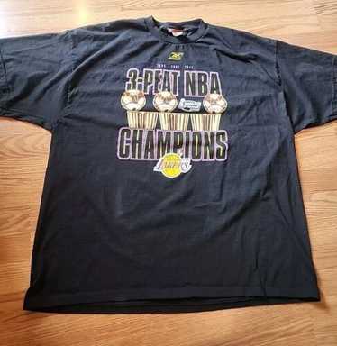 LAKERS 3PEAT NBA CHAMPIONS Tシャツ s-l400.jpg