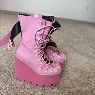 TRAITOR BOOTS - HOT PINK FUR 新品未使用 Sugar Thrillz Sherpa Wedge Platform Boots - Pink – Dolls Kill