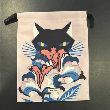 新品 本物 miu miu 猫のチャームとスタッズのバニティ ポーチ cat 新品 本物 miu miu 猫のチャームとスタッズのバニティ ポーチ