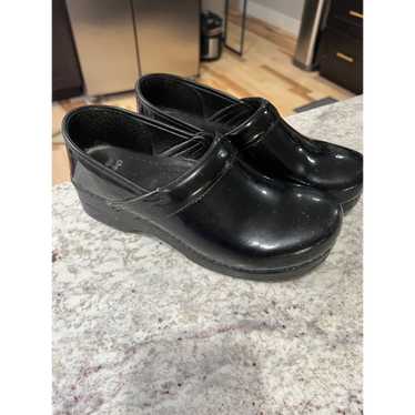 Dansko Dansko Shiny Black Clogs Slip On Mules - Si