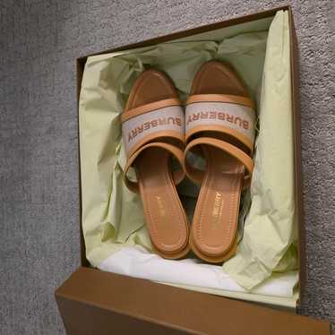 Burberry tan sandals - Gem