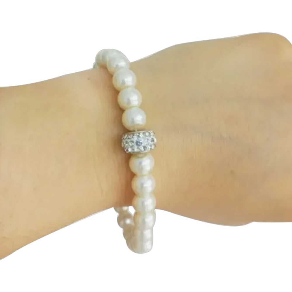 WHITE PEARLS beaded BRACELET with clip closure plated silver & spacer in Swarovski crystals Original in pouch