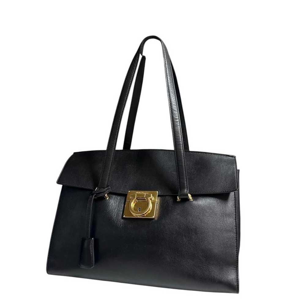 ✨Excellent Condition✨ Salvatore Ferragamo Gancini Key Lock Handbag