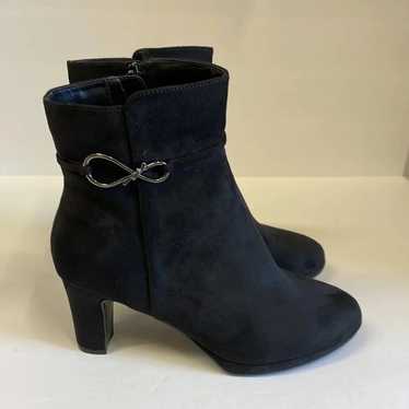 Impo Vernie Wide Width Memory Foam Black Suede Hee