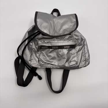 〈LeSportsac×Arpege story〉SMALL VOYAGER Small Voyager Backpack - Dove Grey solid – LeSportsac