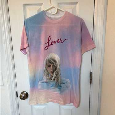 テイラースウィフト Pink Lover シャツ Taylor Swift | The Eras Tour Pink T-Shirt – Taylor Swift