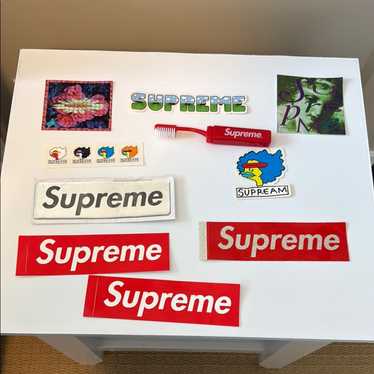 Supremeホログラムステッカー赤青金+パブリックエネミー 2024春大特価セール！ 2025年最新】Yahoo!オークション -supreme