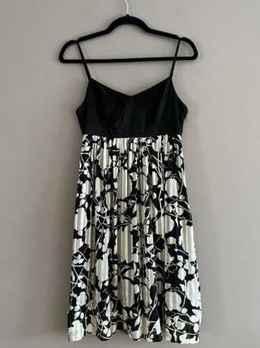 BCBG MaxAzria Black Off White  100%  Silk Sleevele