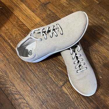 Clarks  cloudsteppers Walking Shoe size 9 Beige