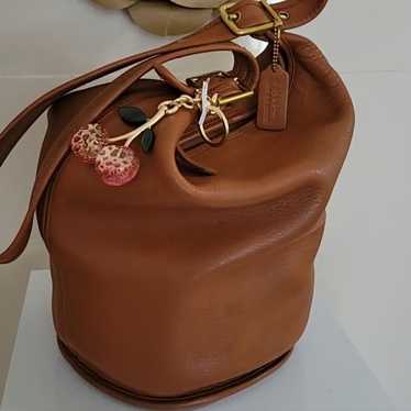 バッグ Vintage Coach Berkeley Duffle Sac 9085 Coach Vintage XL Duffle Feed Sac 9085 in Red Cowhide Leather