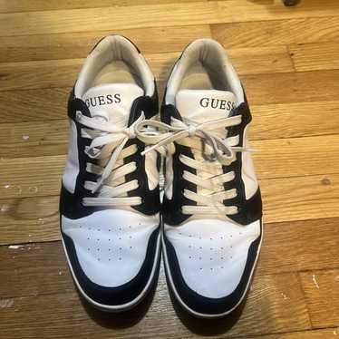 WG Guess スパイクシューズ ホワイト/ブラック Amazon.com | GUESS Vibo Women's Lace-Up Shoes, BLKBR, 6.5