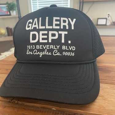 Gallery dept. black hat - Gem