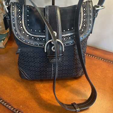 MCM カチューシャ Medium Crossbody Pouch in Visetos Original Green | MCM ®US