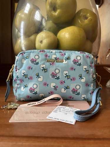 関税・送料込み【MIUMIU】ロゴパッチメイクアップバッグ MIU MIU】 レザークラッチバック/送料込 (MiuMiu/クラッチバッグ
