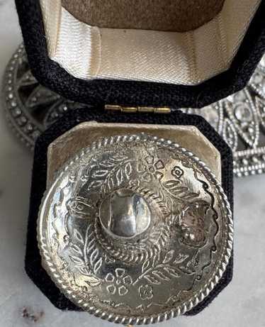 Mexican sombrero brooch of - Gem