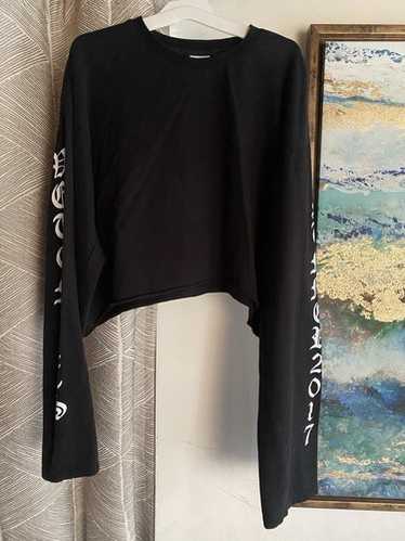 【中古】VETEMENTS Gothic Font ロンT XS VETEMENTS Gothic Font Longsleeve in Black | FWRD