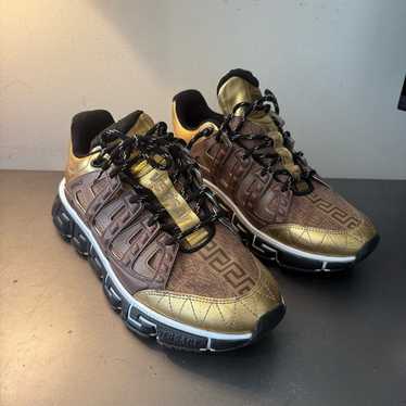 【Versace】TRIGRECA グレカロゴ スニーカー【送料関税込】 Versace trigreca sneakers - Gem