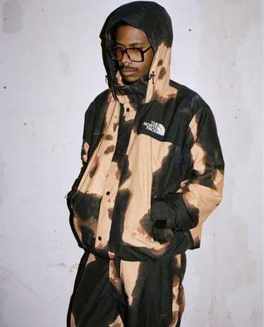 supreme TNF bleached down scarf 新品定価以下 Supreme The North Face Bleached Denim Print 700-Fill Down