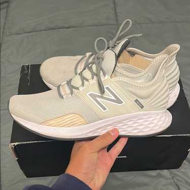 人気☆コラボ【New Balance×FIGS】レディース ROAV スニーカー FIGS | New Balance ROAV Unisex - Chalk Pink