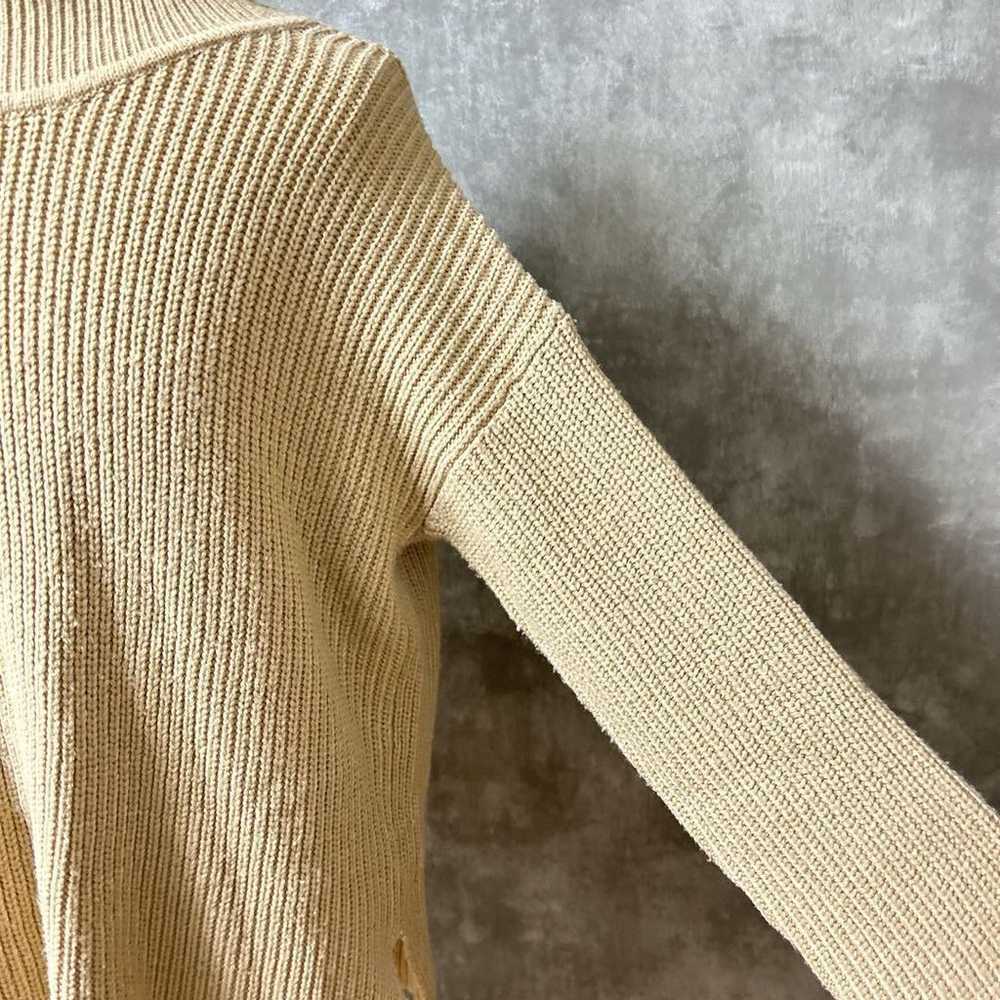 【Modest Mood】送料/関税込 THE KNIT SLIP - CAMEL WornOnTV: Laura's beige knit sweater on All American | Monet