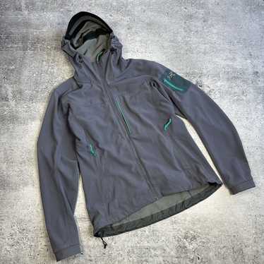 Arc'Teryx Vintage Soft Shell Jacket - Gem Arc'Teryx Vintage Soft Shell Jacket - Gem