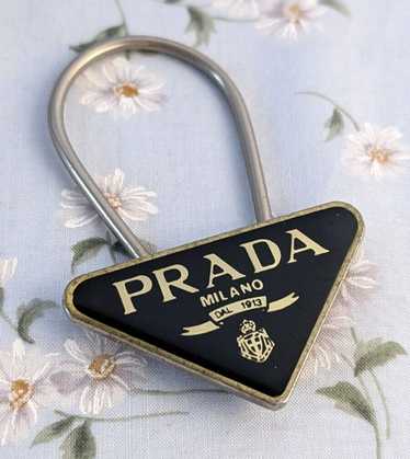 PRADA 三角形キーチェーン プラダ キーリング/キーホルダー アクセサリー レディース