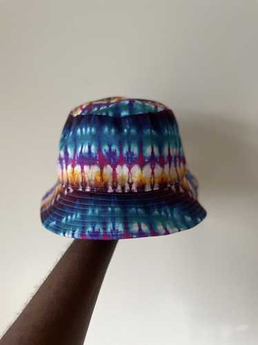 CELINE | LOGO PRINTED TIE-DYE BUCKET HAT ハット TRIOMPHE BUCKET HAT IN TIE DYE COTTON - | CELINE