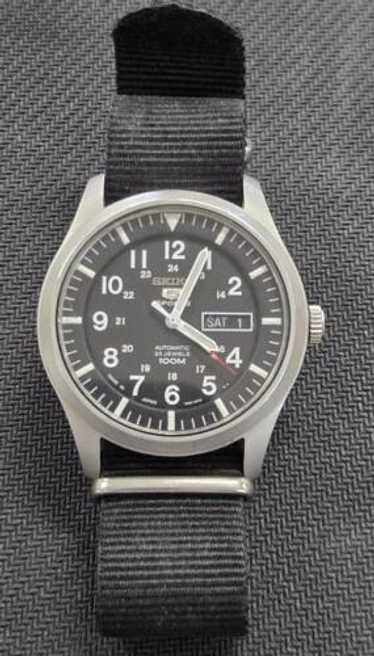 Sporty, Chunky Large 43mm White Dial Seiko 7S36 03N2 Day