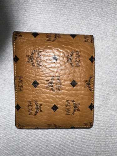 MCM 二つ折り財布[BI-FOLD WALLET] Designer Leather Bi-Fold & Chain Wallets | MCM® US
