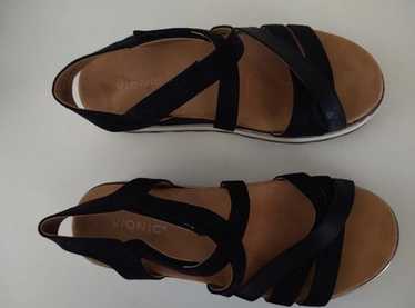Vionic Kellyn Black Leather Comfort Wedge Platform