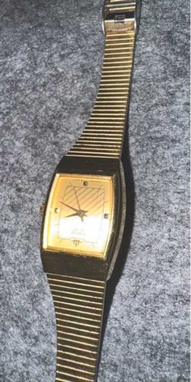 【希少品】SEIKOゴールド オーバル型 メタルバンド ビンテージ時計 Seiko Womens 1400-0589 Quartz Watch Gold Tone Watch Bracelet