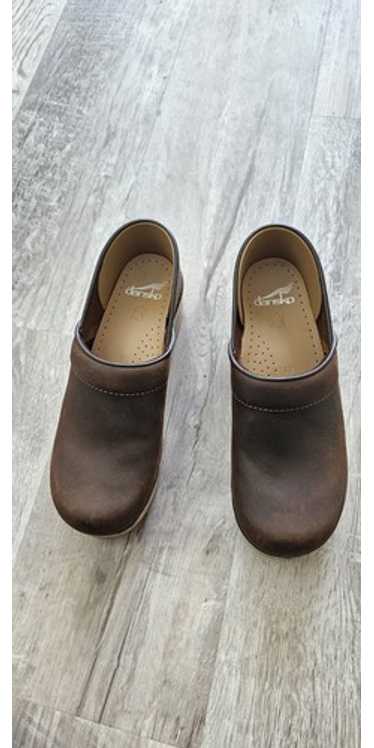 Womens Brown Leather Dansko Clogs Size 38