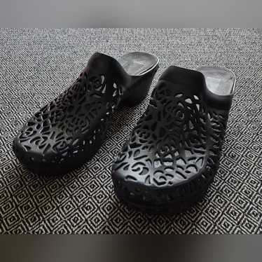 Dansko Pippa Clogs Black Rubber Floral Slip On Com