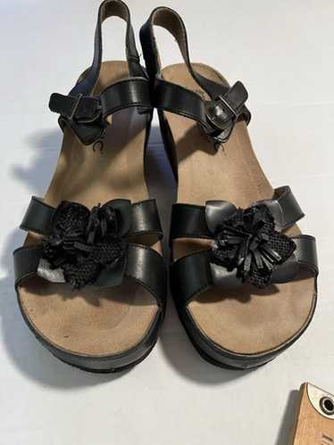 Vionic Woman's Black Leather Flower Accent Wedge H