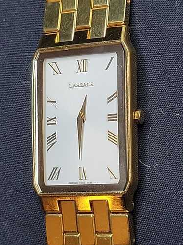 SEIKO 7N00-5C70 MENS 男性用 Seiko Quartz 7N00-5C70 - Tank - Roman Numerals - Gold - 25mm