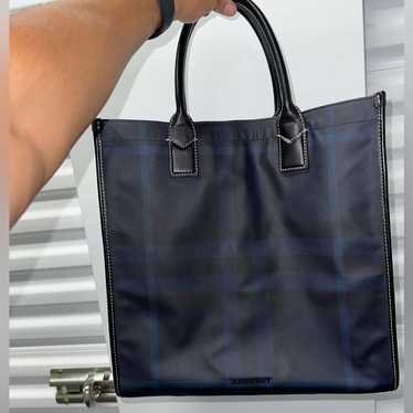 トートバッグ BURBERRY SLIM VERTICAL DENNY TOTE BAG Slim Vertical Denny Tote in Charcoal - Men | Burberry® Official