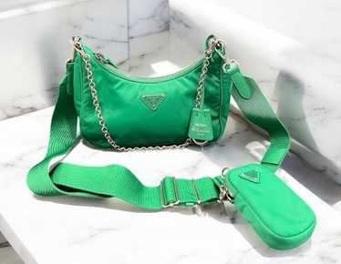 PRADA(プラダ) トライアングルショルダーバッグ グリーン サイズ
