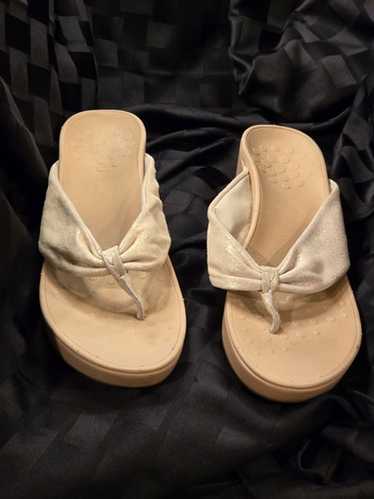 VIONIC-WOMEN SIZE 9 CHAMPAGNE SPARKLE "ARABELLA" P
