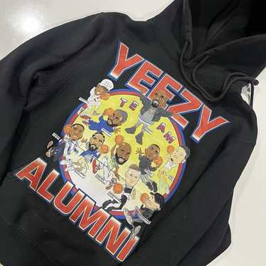 トップス CHINATOWN MARKET YEEZY ALUMNI HOODY Chinatown Market Kanye Yeezy Alumni Hoodie Black Graphic
