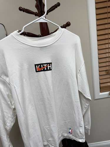 【Kith & Nike】コラボ f New York Knicks Tee White KHM032931-101-Front_2b0ad894-