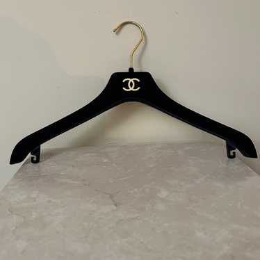 CHANEL　シャネルハンガー　２本セット　ベロア　黒 CHANEL - シャネル ハンガー 4本セット の通販 by スズちゃん