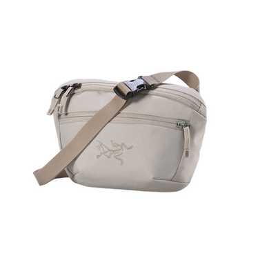 ARC'TERYX Mantis2 Waistpack グレー Arc'teryx Men's Mantis 2 Waist Pack in Graphite Arc'teryx